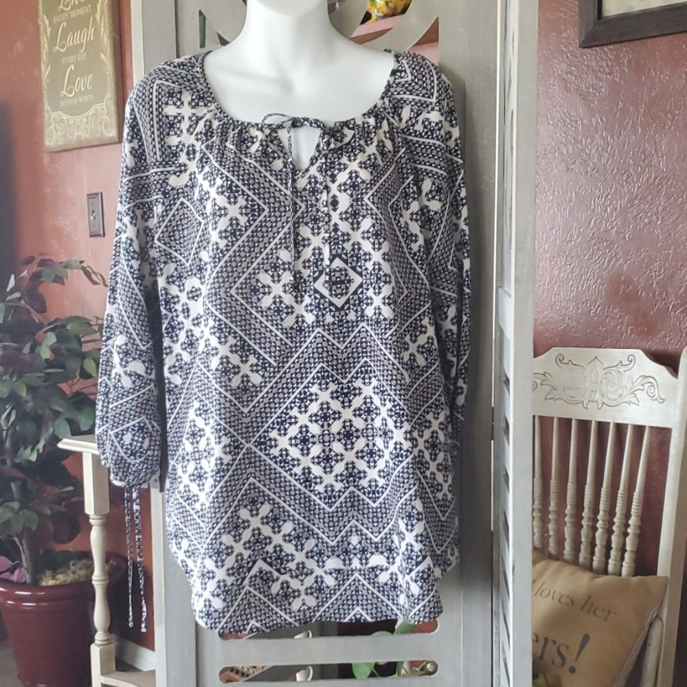 Blouse with accent ties